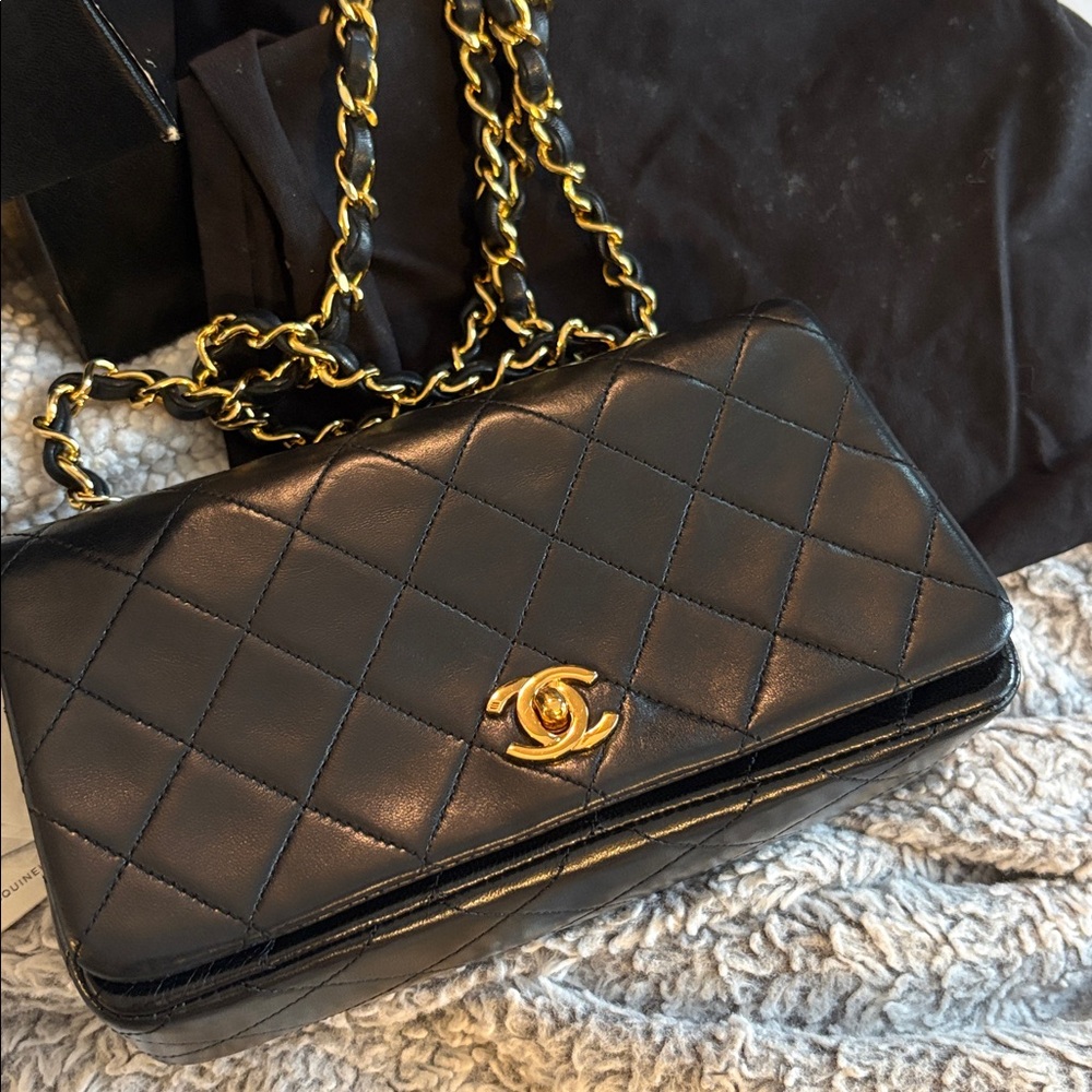 CHANEL mini Matelasse Lambskin Full Flap. - Picture 3 of 17